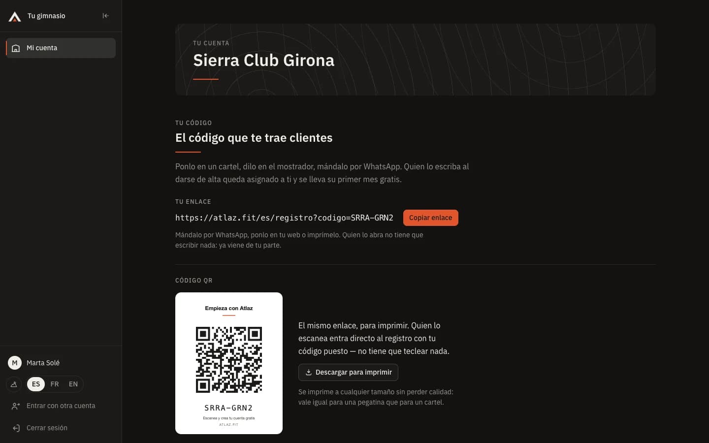 El panel de un gimnasio en Atlaz, con su código, su enlace y su QR